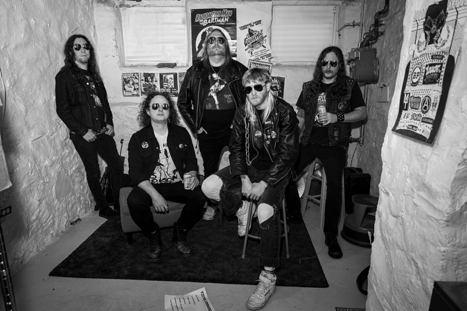 La banda de Street Metal, Total Maniac, lanzará su segundo álbum, «Love Overdrive», en marzo
