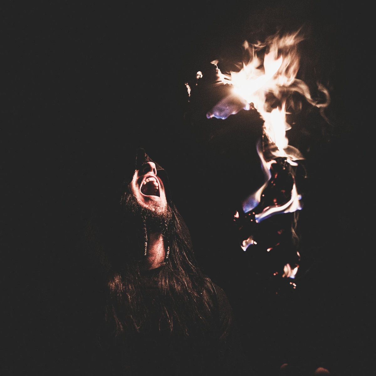Uada ha anunciado el lanzamiento de un álbum acústico titulado «Interwoven»