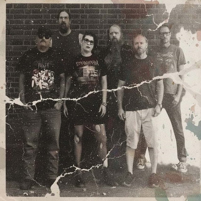 Más doom metal/rock a lo bestia con el álbum «The Earth Above, A Grave Beneath» de The Promise Of Plague