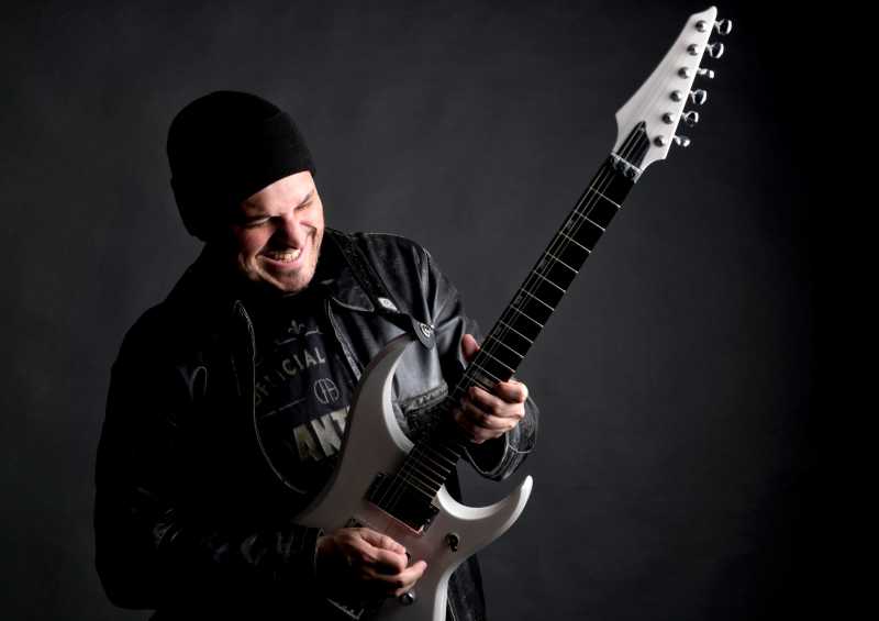 Entrevistamos a Chus Corral, guitarrista de Silent Scream
