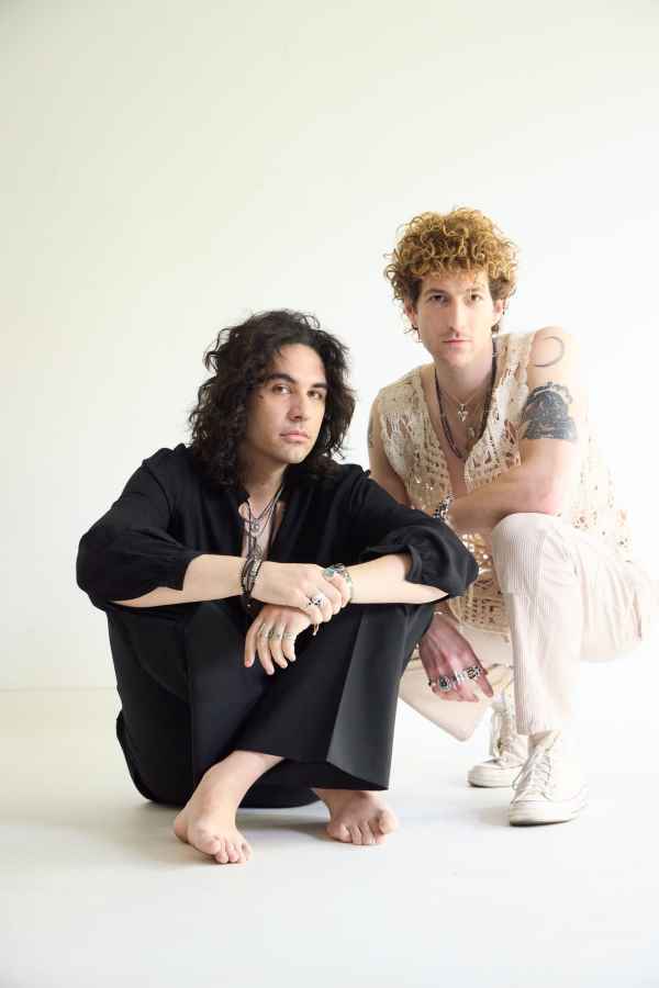 Stanley Simmons es el proyecto musical formado por Evan Stanley (hijo de Paul Stanley, de Kiss) y Nick Simmons (hijo de Gene Simmons)