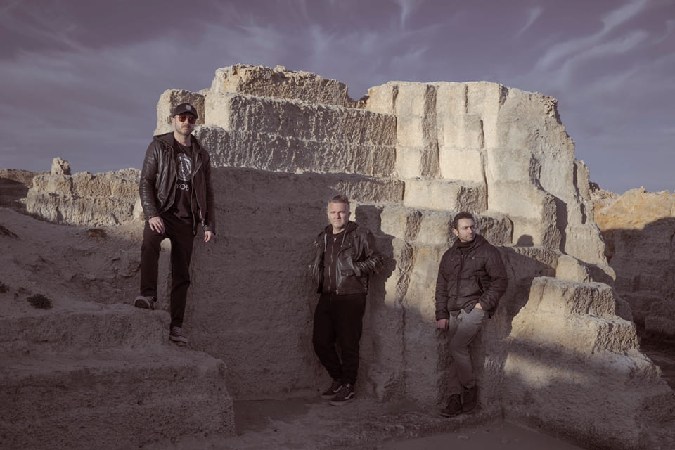 Detalles del nuevo álbum del trío francés King Potenaz llamado «Arcane Desert Rituals Vol 2»