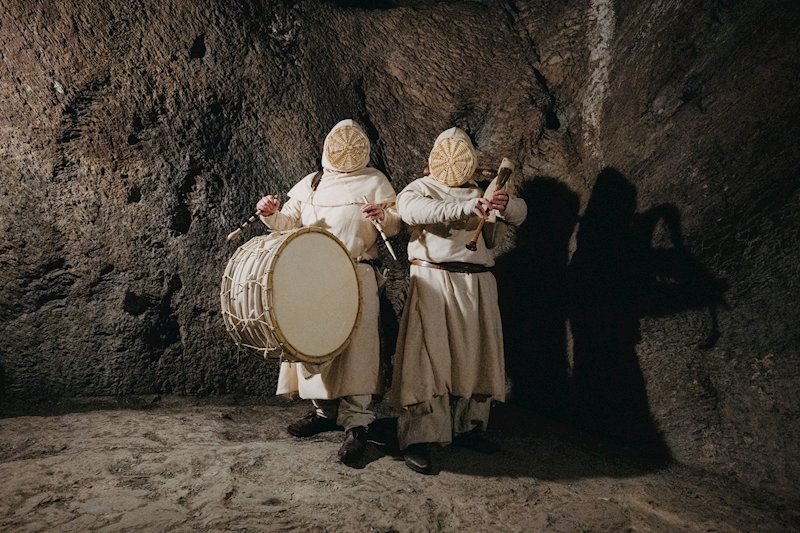 Tabernis estrena «Apes Saltis», y nos da una muestra de su próximo trabajo, «Seasons of the Dark Hive».