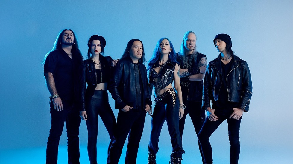 Dragonforce confirma a Alissa White-Gluz como nuevo miembro de la banda.
