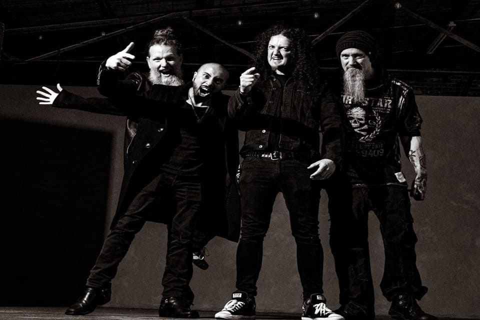 El grupo australiano Greystone Canyon comparte un vídeo animado en plastilina de su versión del clásico de Led Zeppelin, “Immigrant Song”