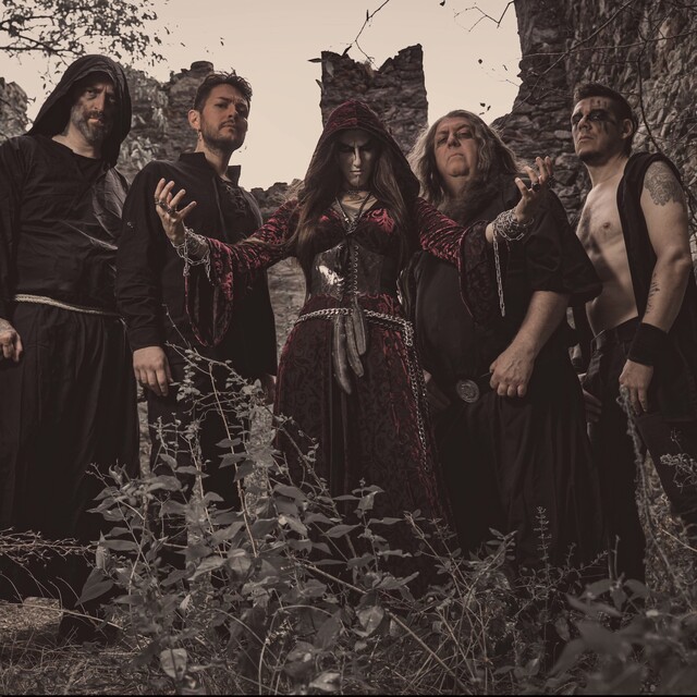 Opera IX estrena «Defixiones», su nuevo tema, y nos transporta a la magia oscura de su próximo disco.