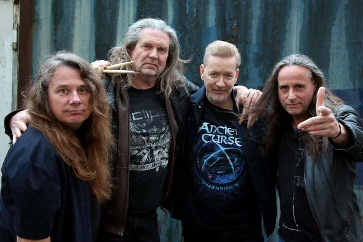 Ancient Curse vuelve a llevarnos a su universo musical con «Metal Lake»