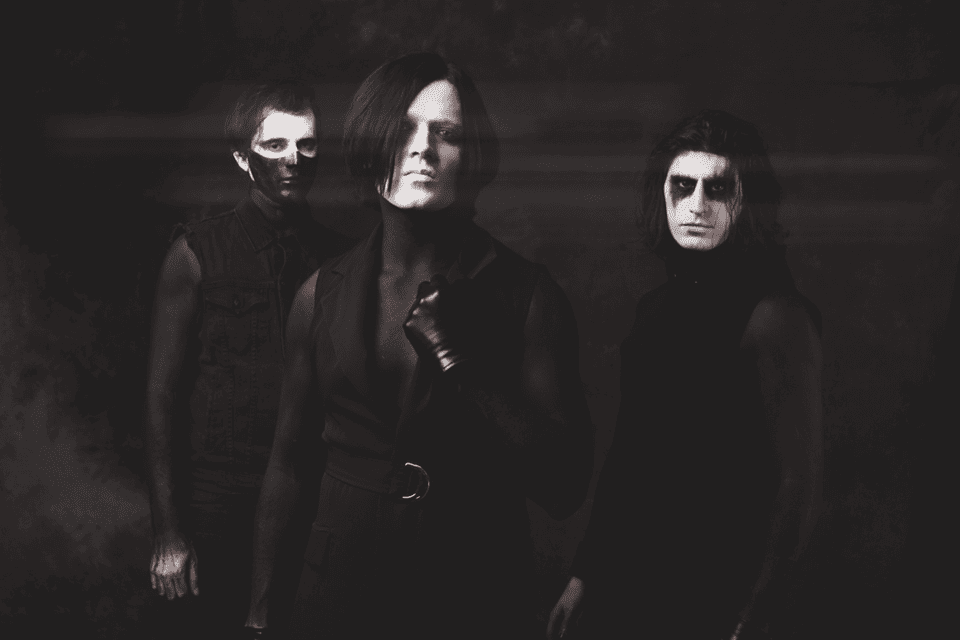 El metal/rock moderno de Heartlay está arrasando con su nuevo sencillo “Here Lies The Flame”