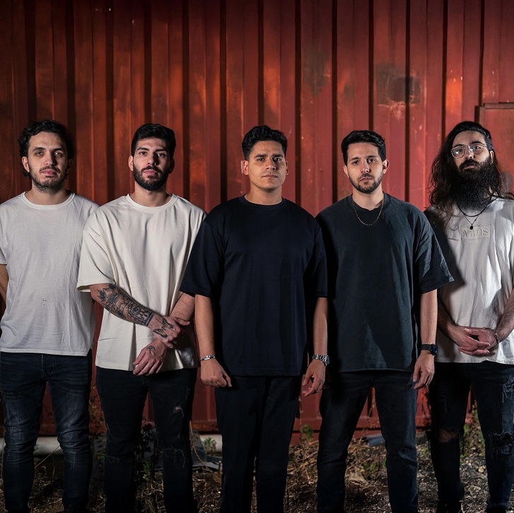 Her Last Sight regresa a la carga con su intergaláctico nuevo single “Help! Tom Was Abducted Again”.