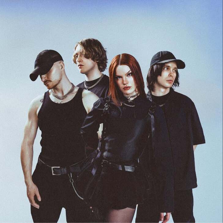 Luna Kills desata con fuerza, la oscuridad electrónica de su nuevo single «Lower».
