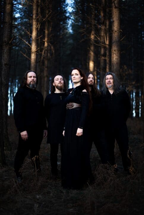 Skáld despierta la magia de las Nornas con «Draumakona», el místico adelanto de su nuevo álbum «Ørlǫg».