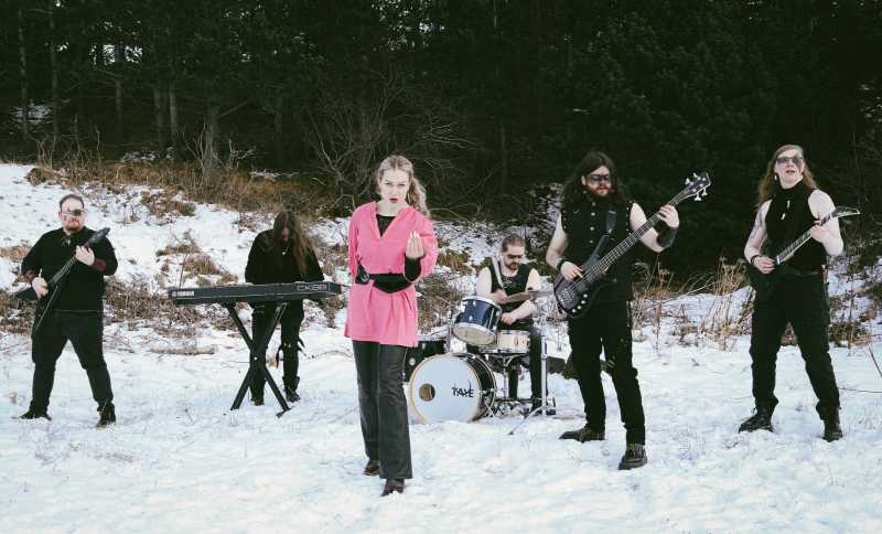Desde Islandia conocemos el debut de la banda de Folk Metal Hrafnablót