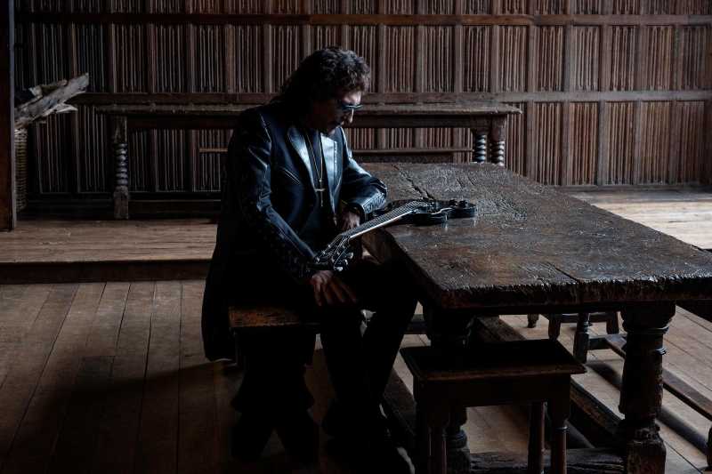 Tony Iommi vuelve a grabar y publicará nuevo disco en octubre