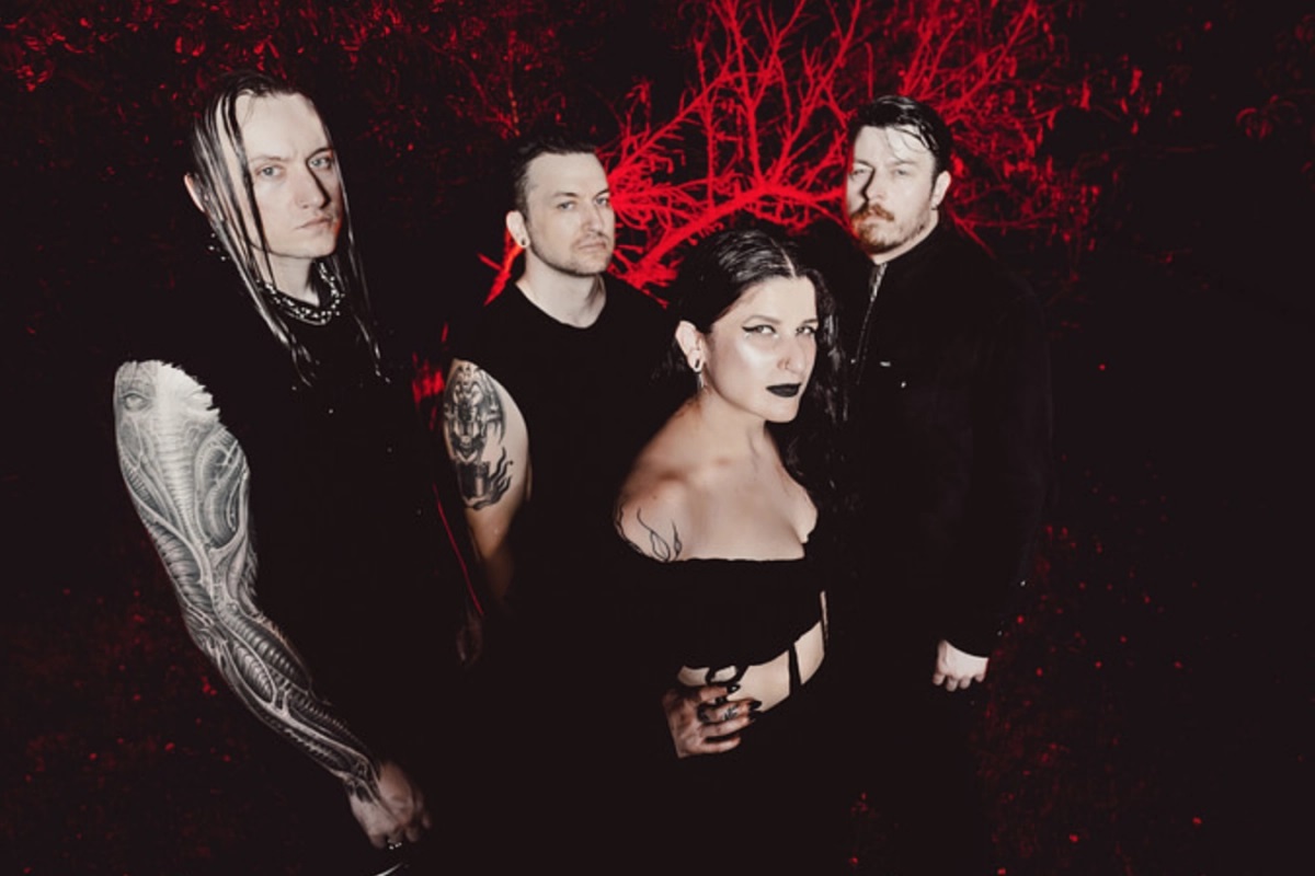 Entheos lanzará su nuevo álbum, titulado «Empty On The Inside», el 23 de octubre de 2026 a través de Metal Blade Records.
