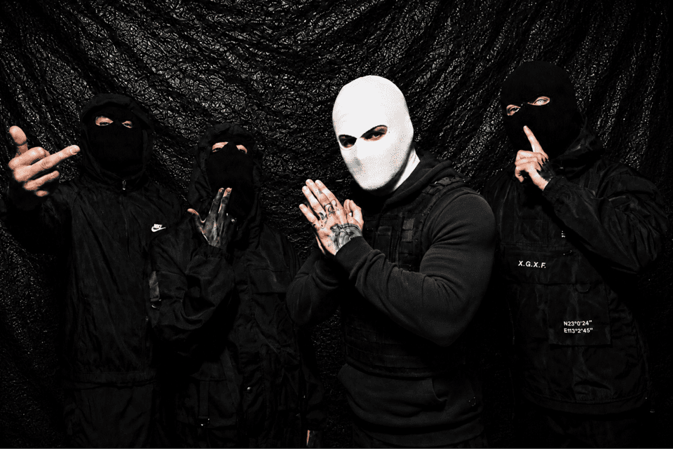 El grupo Outlier firma con Oxide Records y lanza el nuevo sencillo y videoclip de «Digital Hell»