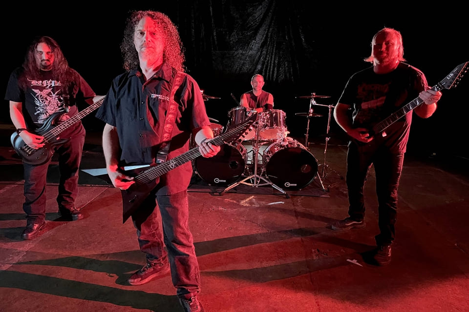 Los thrashers de San Francisco, Absolute Darkness, exponen la crisis de los opioides en su nuevo videoclip «Snake Oil» de su nuevo álbum, «Witness To A Dying World»