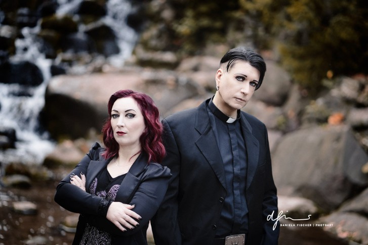 Blutengel nos da una muestra de la sensibilidad melódica que les caracteriza, en el estreno del videoclip de su nuevo single “Afterlife”.