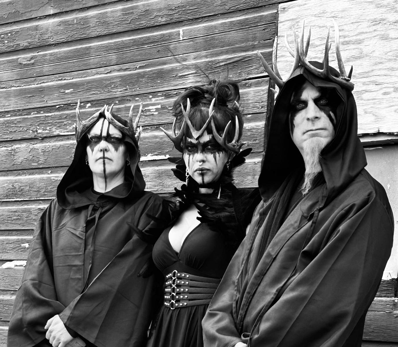 Mama Doom presenta “Picked Clean”; el sencillo y videoclip final como presentación de «Eminent Womb»