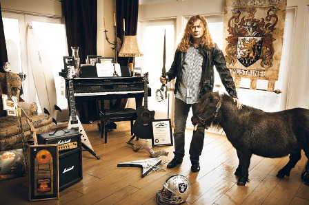 Dave Mustaine y su pony Rocky Dave Mustaine y su pony Rocky